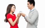 10 biểu hiện chàng đã 'vướng lưới tình'