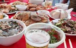 Nghệ An: Sau khi ăn cỗ cưới, 8 người nhập viện 