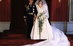 10 bí mật thú vị về chiếc váy cưới huyền thoại của Công nương Diana