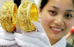 Vàng cuối tuần tăng 300.000 đồng/lượng