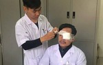 Cứu người gặp nạn, dù bị đánh gãy mũi, bác sĩ vẫn thực hiện nhiệm vụ