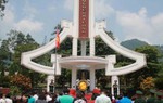 Dâng hương tưởng nhớ liệt sỹ tại Vị Xuyên