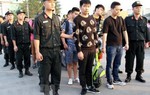 Bắt 10 đối tượng người nước ngoài lừa đảo bán hàng qua mạng