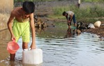 Nắng nóng kéo dài, lo suối cạn không biết lấy nước đâu mà dùng