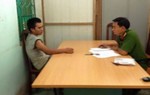 Kẻ đâm cô giáo từng bạo hành khiến vợ bỏ đi