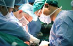 Mẹ ung thư được hồi sinh từ nửa lá gan của con gái 