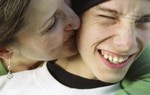 Giúp con dễ dàng nói ‘con yêu mẹ’