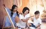 Thái Thùy Linh cùng 2 con thực hiện ‘Hợp đồng mẫu tử’