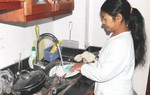 Thời gian phụ nữ làm việc nhà nhiều gấp rưỡi nam giới