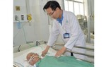 Cứu sống Mẹ Việt Nam anh hùng gần 90 tuổi bị u não nặng