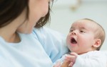 Đang nuôi con nhỏ dưới 12 tháng tuổi có phải đi công tác xa không?