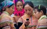 Ngân hàng CSXH: Nâng cao năng lực tài chính cho hộ nghèo qua điện thoại di động