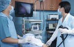 Bị ung thư đại tràng cứ tưởng ăn nhiều mỳ tôm nên nóng