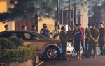 'Chồng ngoại quốc đuổi vợ khỏi nhà' vẫn đang giam lỏng 2 con