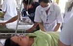Gần 100 công nhân bị ngộ độc thực phẩm