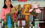 Cô lao công tạo việc làm cho hơn 200 chị em phụ nữ từ giấy báo cũ