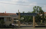 Nam sinh lớp 8 bóp cổ cô giáo ngay tại lớp