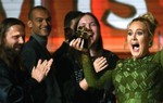 Adele 'qua mặt' Beyonce đoạt giải Grammy Bài hát của năm