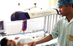  Bé 22 tháng tuổi bị bỏng hơn 40%