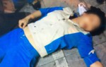 Bị nhắc đổ rác đúng quy định, 2 vợ chồng đánh nữ công nhân ngất xỉu