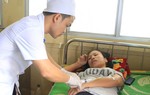 Hội LHPN tỉnh Yên Bái thăm hỏi, động viên các nữ công nhân bị ngộ độc khí