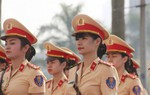 Nữ CSGT Hà Nội mạnh mẽ và duyên dáng