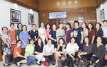 20 lãnh đạo nữ tìm hiểu thực tế cuộc sống của nữ lao động ngành dệt may 