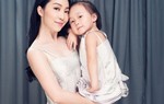 Con gái Linh Nga diện đồ đôi xinh xắn cùng mẹ