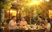Tiếng cười dưới gốc mai