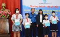 Trao sổ tiết kiệm, phương tiện học tập cho trẻ mồ côi do Covid-19 ở Tây Ninh