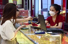 Vàng nhẫn trong nước tăng hơn 1 triệu đồng chỉ vài ngày: Thị trường mua bán vẫn ảm đạm