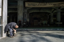 Khu ổ chuột bi thương ở Nhật Bản, nơi người dân đến để "bốc hơi" khỏi cuộc đời