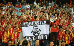 ĐT Việt Nam thua ĐT Indonesia trận thứ 3 liên tiếp, cổ động viên nổi giận với HLV Troussier