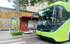 Tăng cường 20 tuyến buýt phục vụ Triển lãm 80 năm ngày Quốc khánh