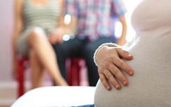 Mang thai hộ: Khi mục đích nhân đạo đối mặt với tội phạm