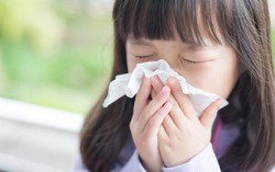 Dấu hiệu viêm màng não nhưng cha mẹ hay nhầm với cảm lạnh khiến con tổn thương não nặng