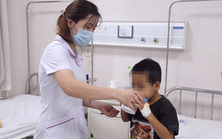 Trẻ tràn dịch màng tim, phổi do tự điều trị bằng thuốc Nam