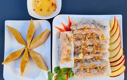 Món bánh cuốn nhân ruốc tôm, mộc nhĩ cho ngày cuối tuần thi vị 