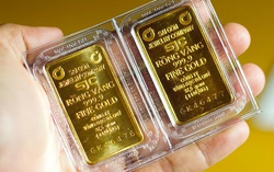 Vàng SJC giảm 50.000 đồng mỗi lượng, tỷ giá trung tâm cũng đi xuống