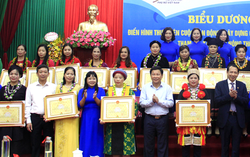 Hà Giang biểu dương 30 tập thể, cá nhân điển hình trong “Xây dựng gia đình 5 không, 3 sạch”