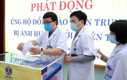 Công đoàn Y tế Việt Nam ủng hộ cán bộ y tế tại 5 tỉnh miền Trung bị lũ lụt