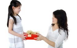 Trẻ "ăn vạ" không chịu học vì bị cắt tiền thưởng