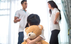 Muốn ly dị để được dạy con theo cách của mình