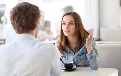 Kiệt sức khi vợ đầu tư cả núi tiền để "đắp" đồ giả lên người