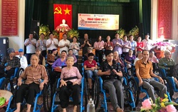 “Có xe lăn, tôi không còn là gánh nặng cho con cháu”