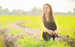 Người chuyển giới mưu sinh: Tây Thy áo bà ba đi bán bắp nướng