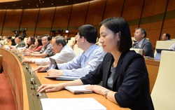 Quốc hội thông qua Luật Cư trú: Số hóa sổ hộ khẩu, sổ tạm trú từ 2023