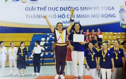 Người phụ nữ 71 tuổi vẫn kiên trì “truyền lửa” tập Yoga