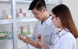 Từ 200 giường bệnh trở lên phải bố trí 1 người phụ trách công tác dược lâm sàng
