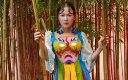Kenny Thái thiết kế áo dài lấy cảm hứng từ mặt nạ Tuồng